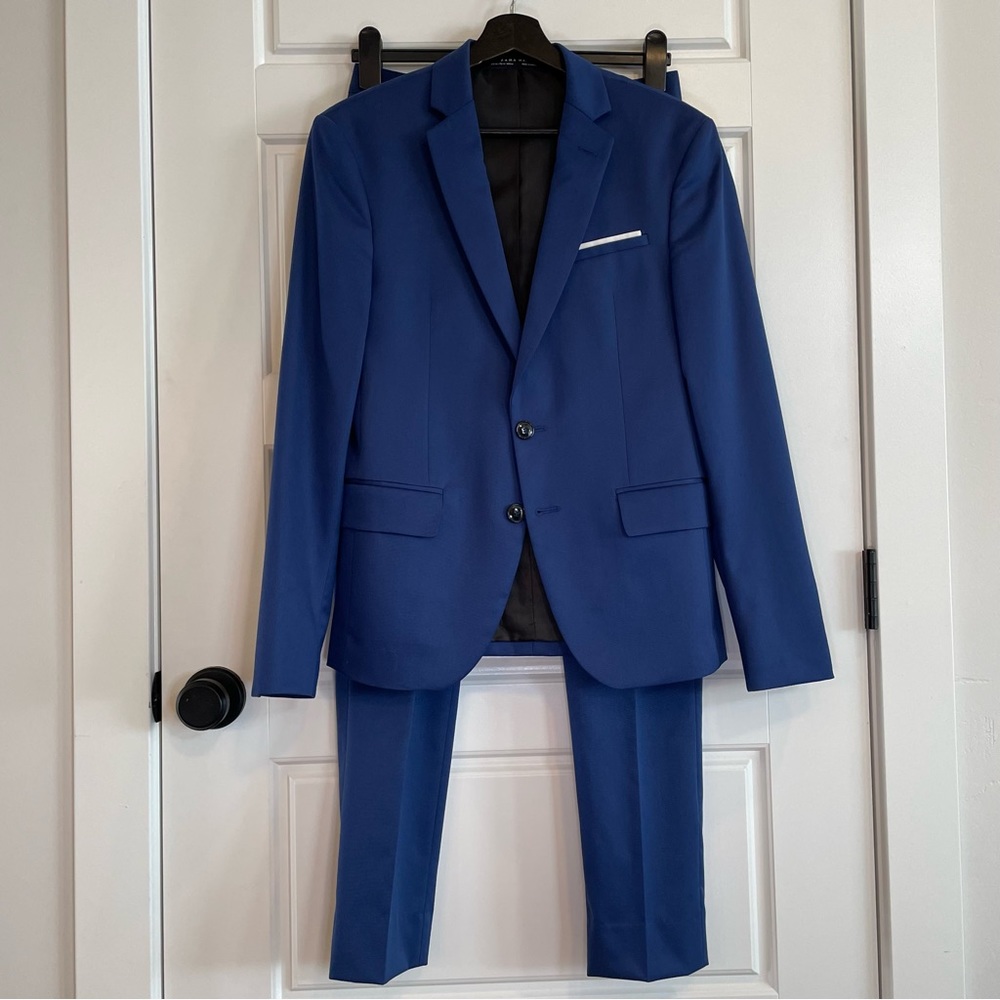 Skinny fit Zara suit. Jacket 34R. Pants 29R